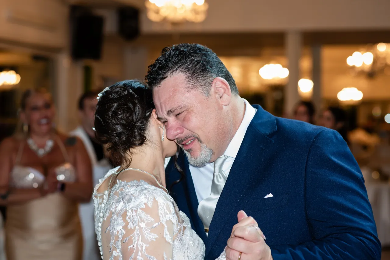Luana and Francesco leaning their foreheads together during a dance