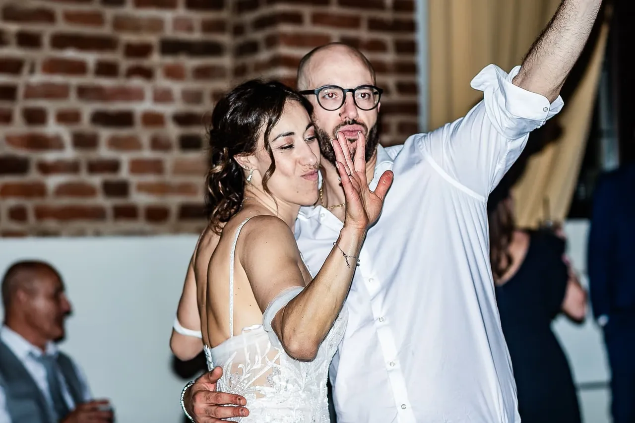 Veronica and Carlo dancing at the party